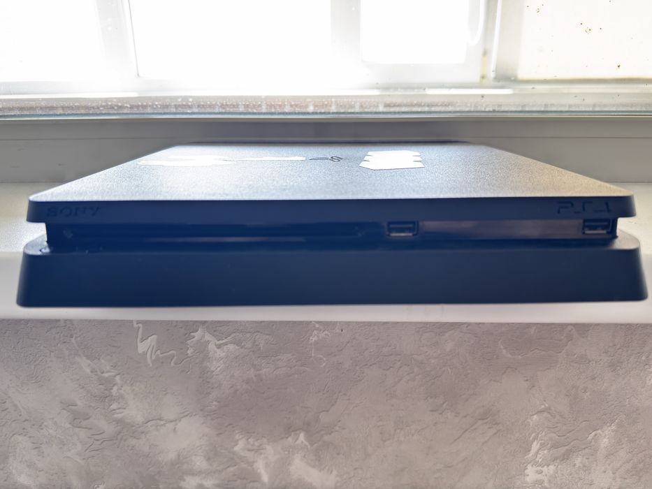 Продаю Playstation 4 slim