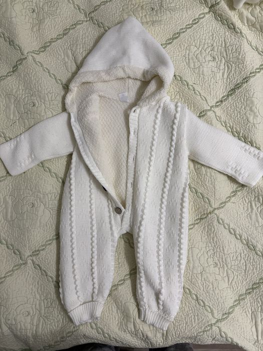 Продам два детских комбинезона.