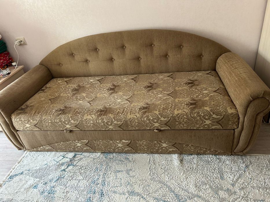 Продается Раздвижной диван в хорошем состоянии