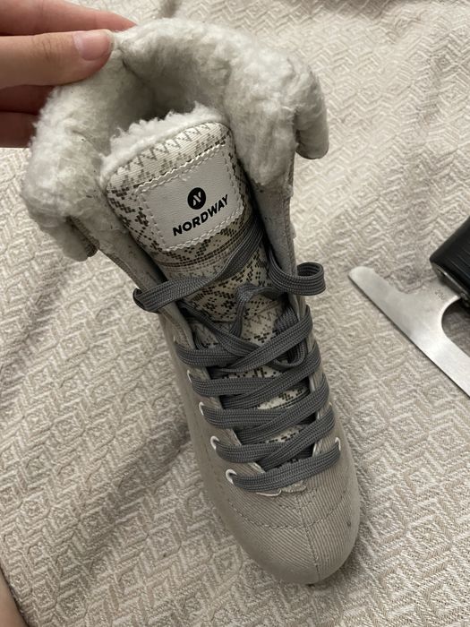 Продам коньки фигурные