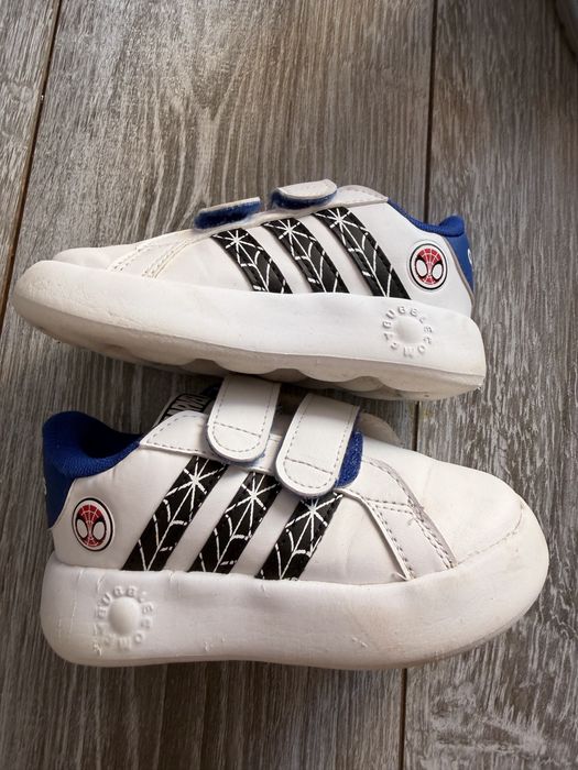 Маратонки Adidas+подарък ботуши К&К