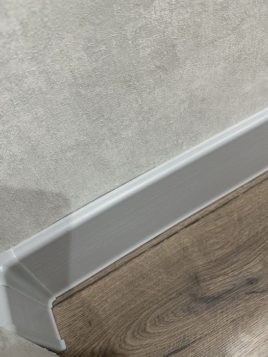 Новый плинтус, остаток, дешево