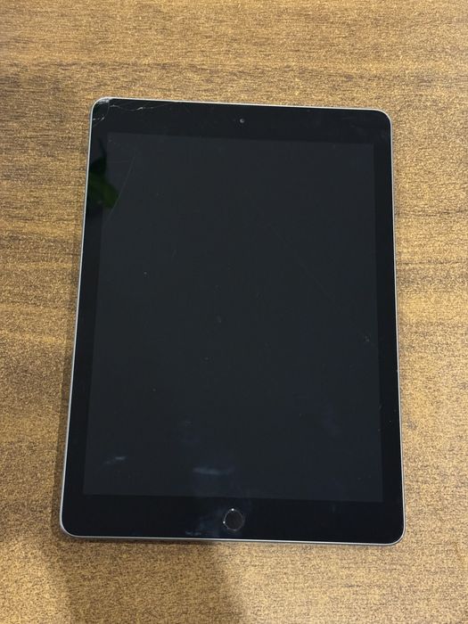 iPad 6, за части, чист iCloud