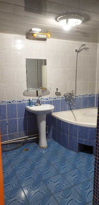 Бирлашган мах. 5 соток 8 хона 2 сан. уй сот. Ипотекага хам бер.