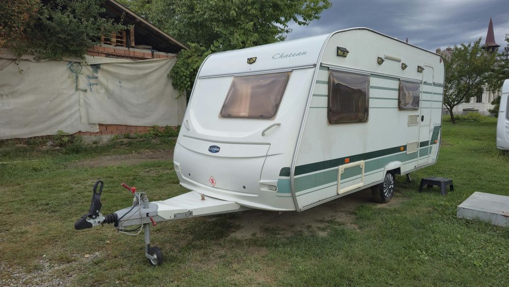 Rulota Chateau Lunar 430, An 2005, 2 zone, Pat matrimonial, Panouri solare, boiler gaz, full of camping