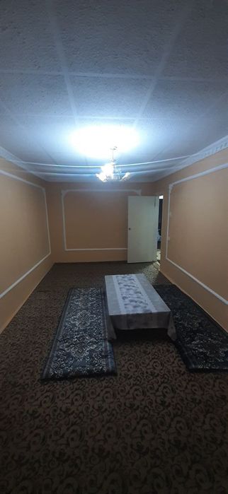 Srochna 3 xonali oʻrta podezdan 1- etajdan dom sotiladi