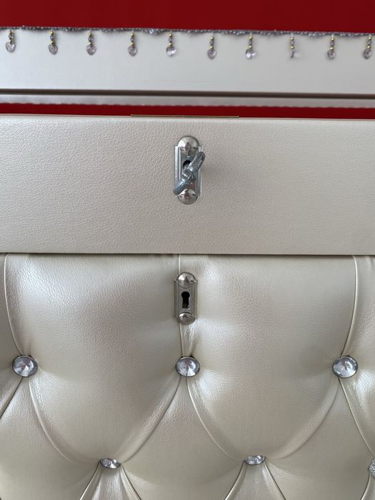 Сандық сатылады