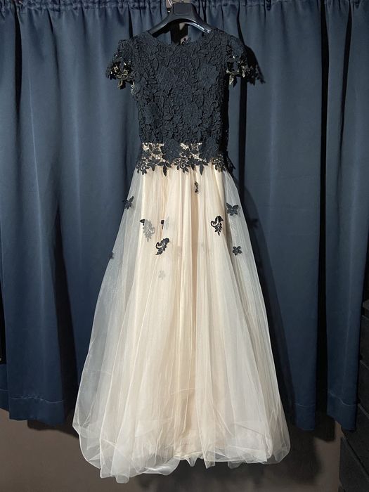 Rochie din dantela si tull