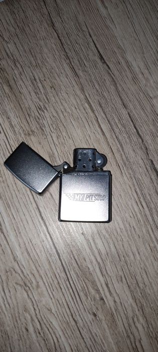 Vand bricheta zippo