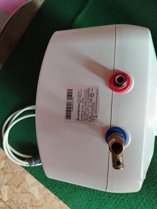 Boiler Ariston, capacitate 10 litri