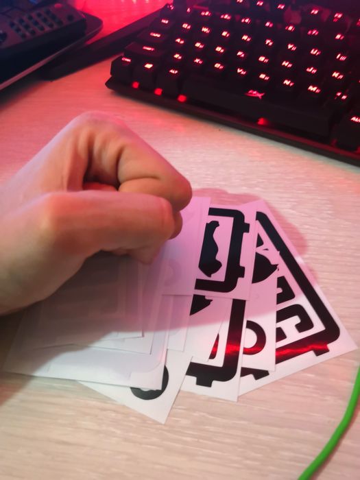 Наклейки на авто