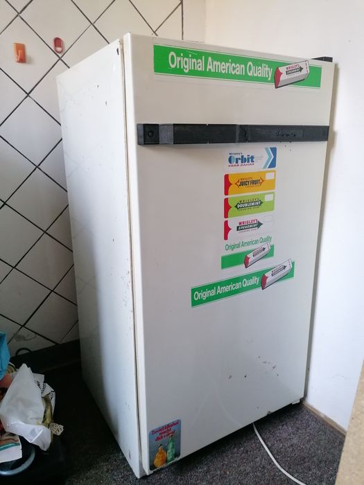 Vând frigider cu congelator impecabil 380 lei