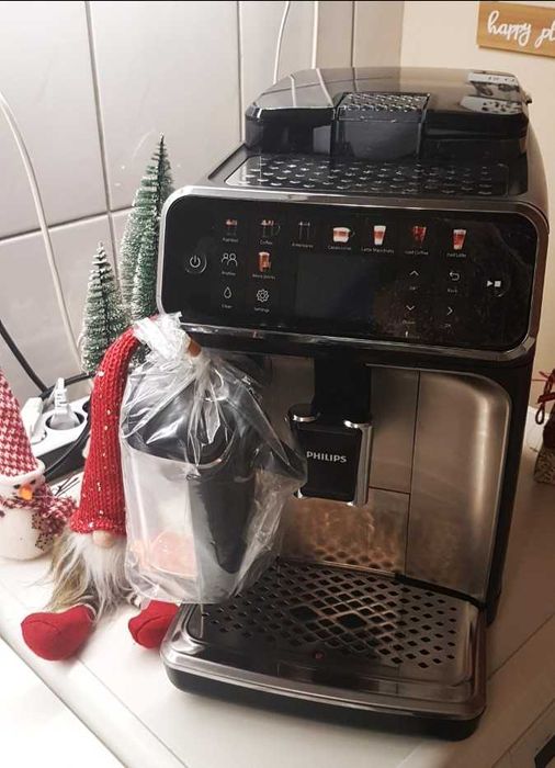 Oferta Espressor Philips EP 5500  LatteGo  expresor 67 cafele