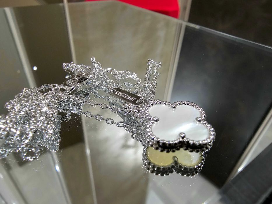 Van Cleef & Arpels VCA Silver Mother of Pearl Alhambra Дамско Колие