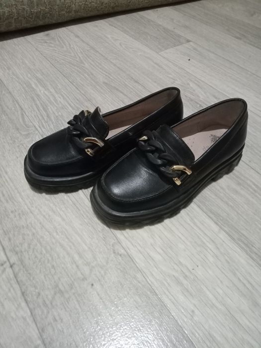 Продается детская обувь