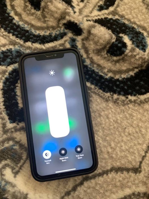 Айфон 11 таза емкост 90%