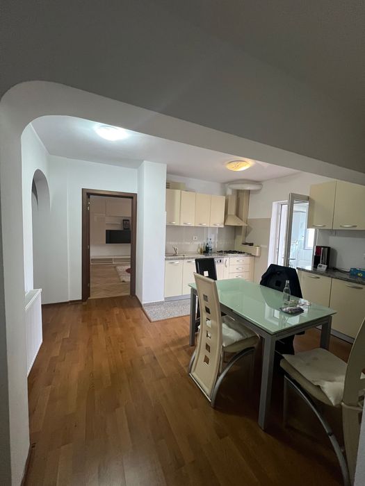 Închiriez apartament str Dorobantilor 78