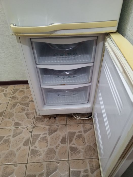 Холодильник б/у.