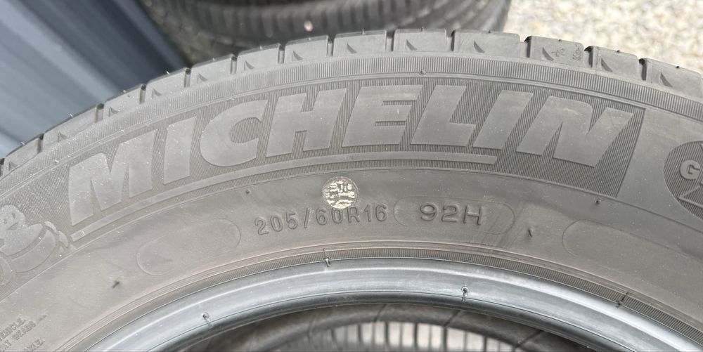 2бр 205/60/16 на 6мм с 20дот мишелин