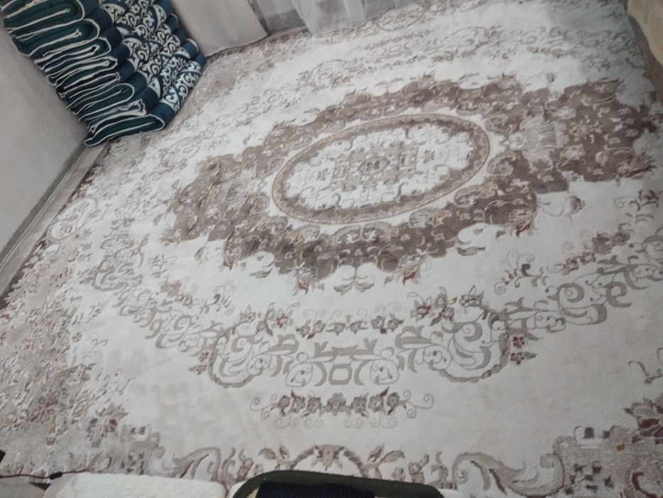 Срочно продается ковёр 2/3