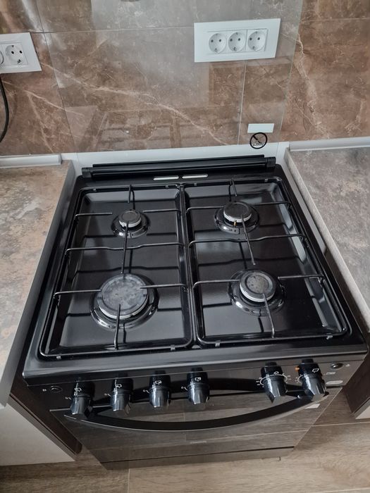 Aragaz Zanussi 4 zone + cuptor pe gaz