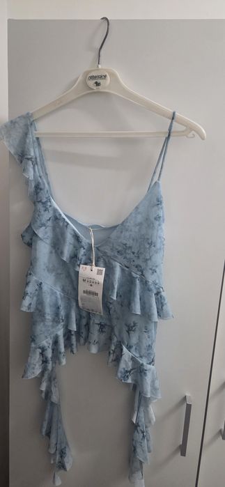 Maieu Zara cu volane ,marimea  M,nou,cu eticheta
