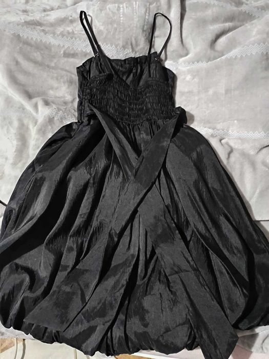 Официална  рокля , цвят черен  сатенен  ефект  ,  S/M размер