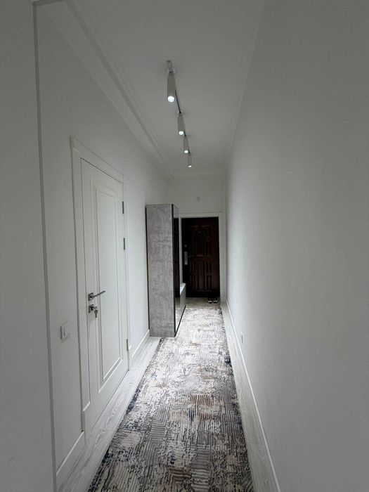 Продаётся люкс 2х комнатная новостройка  1-этаже Адрес Вокзал УзГазоил