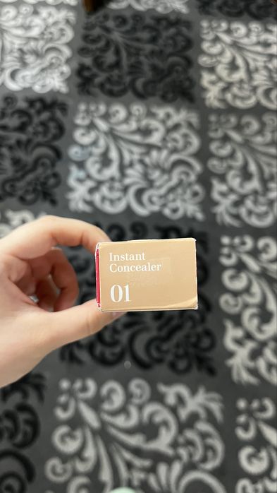 Консилер Clarins