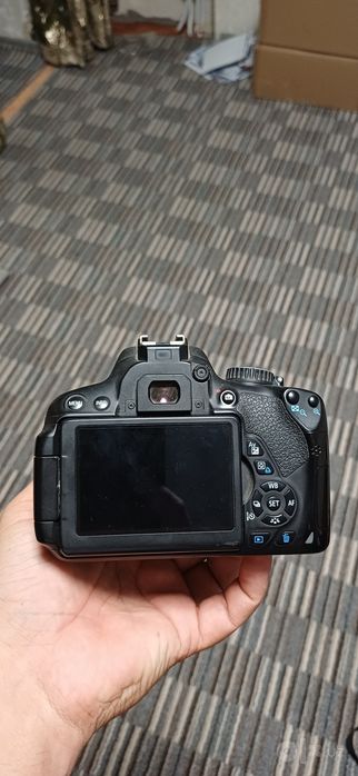 Canon 650D фотоапарат сотилади