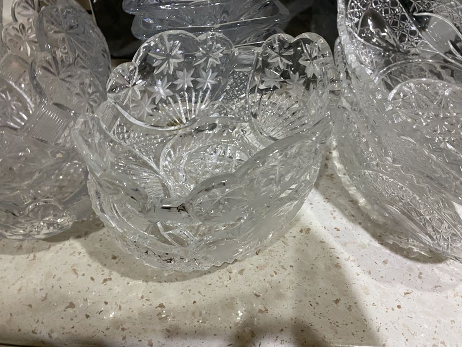 xrustalniy idishlar srochna sotiladi!!