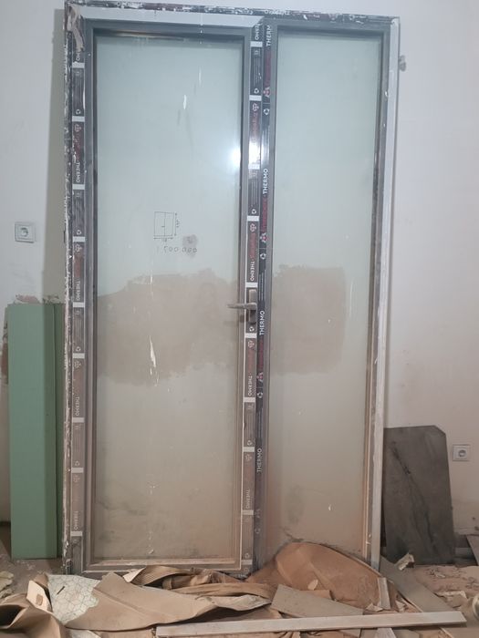 продается рама с дверю