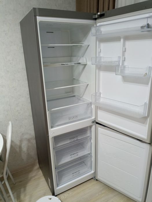 Холодильник Samsung