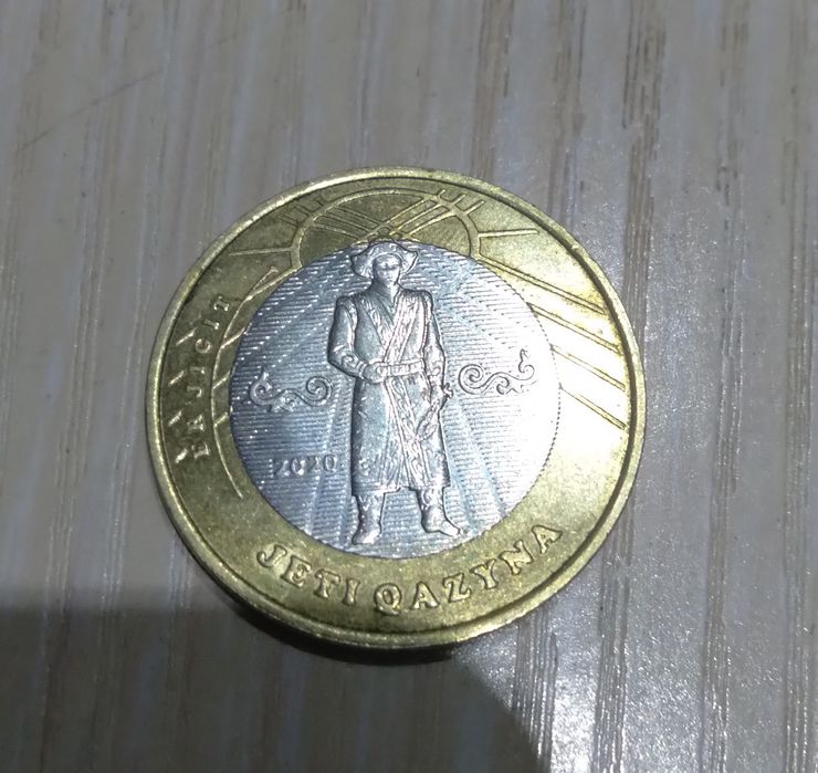 Продам юбилейную 100тнг