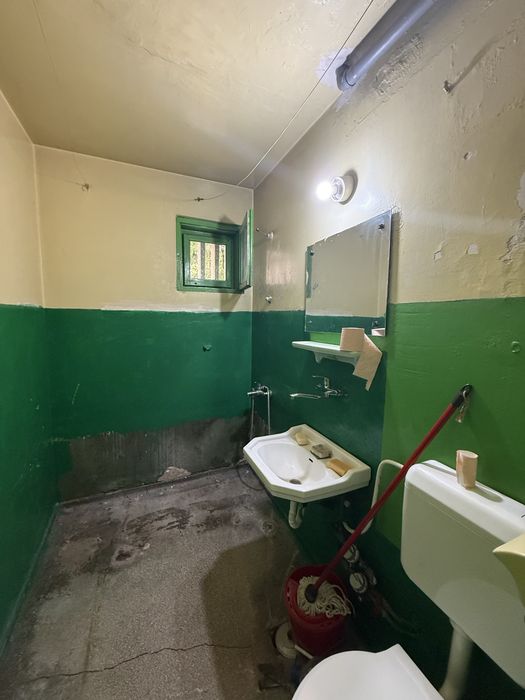 Apartament 2 camere, parter — cu acces la grădina din spatele blocului | Republicii / Ploiești Nord 43,5 mp utili | semidecomandat | parter