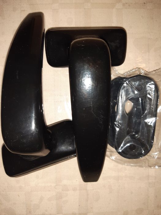 Manere usi interioare, negre