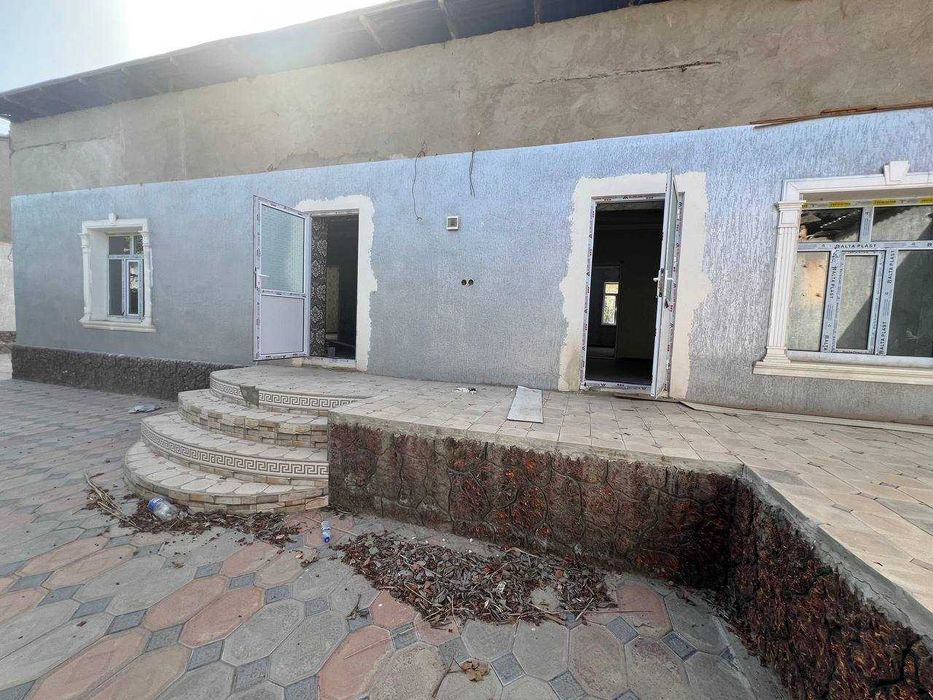 Zangiota.Bozsuv.6xonali uyni 12sotihda yer narxiga sotaman.Barter bor