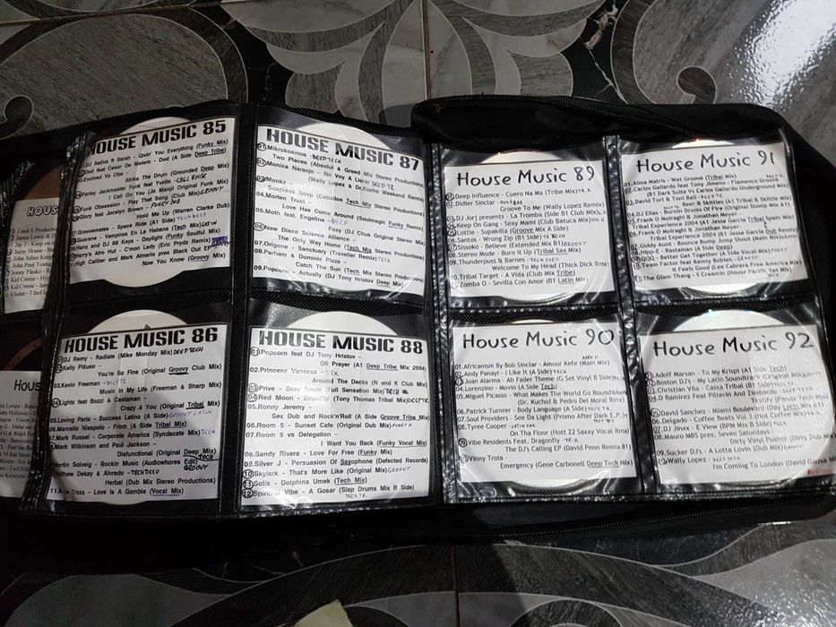 CD-та с Техно и Hause Music с кейс