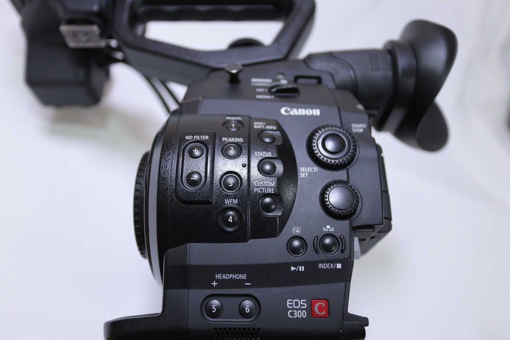 Камера Canon EOS C300