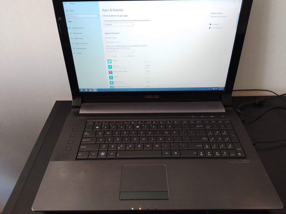 Laptop ASUS, procesor i5, HDD 1TB, display 17.3 inch