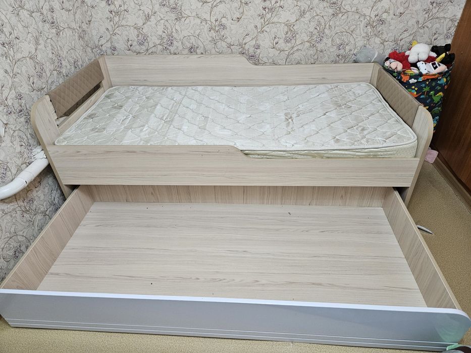 Продам двух ярусный диван