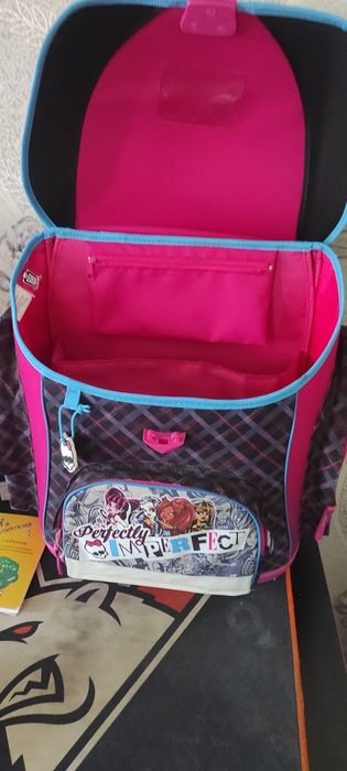 Продам школьный рюкзак Monster High.