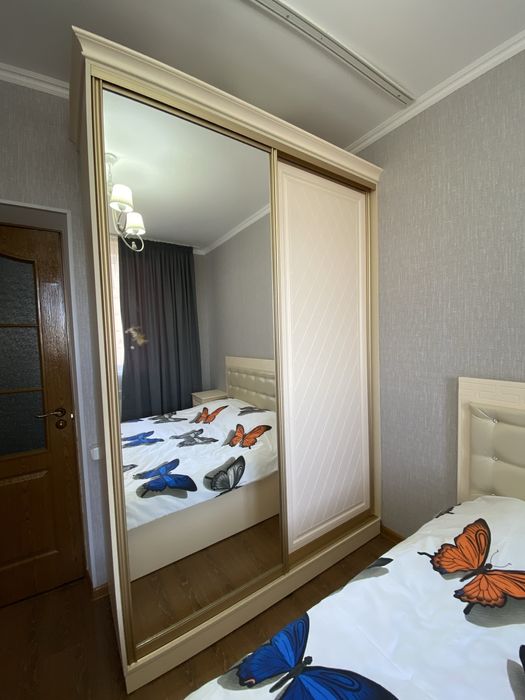 Продам шифоньер в современном стиле