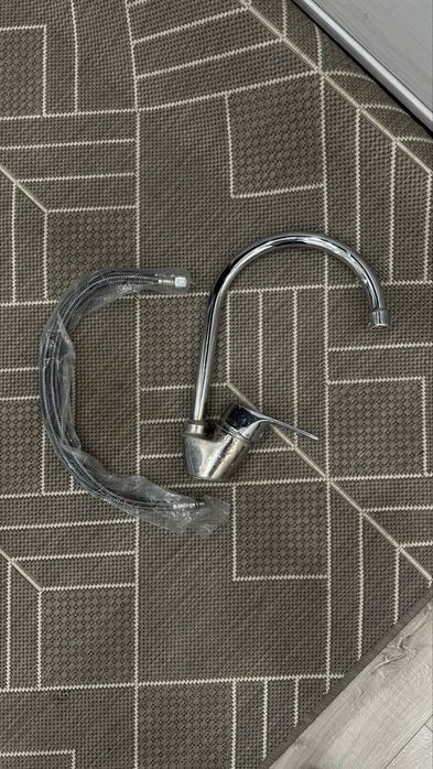 Тумба с раковиной и смесителем