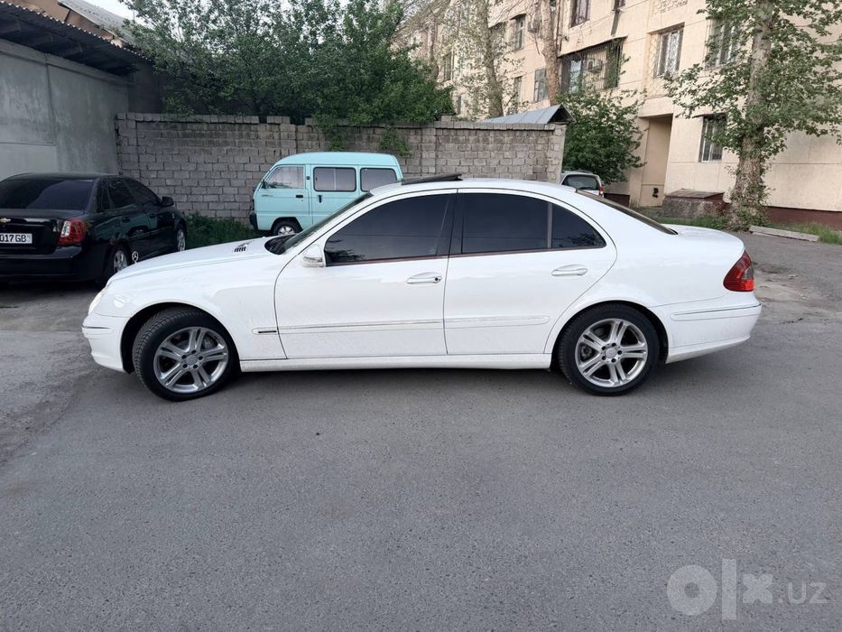 Mercedes-Benz E240