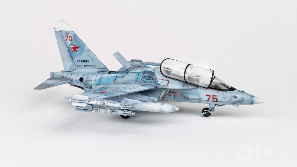 Сборная модель - Учебно Боевой самолет ЯК-130 Масштаб 1:72 ZVEZDA