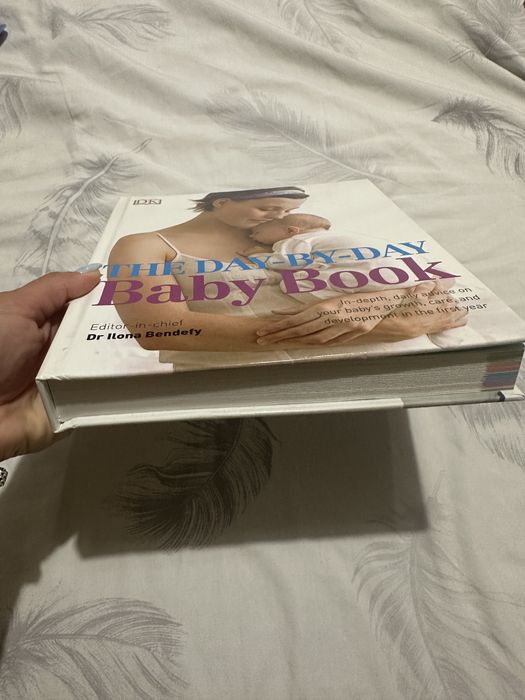 Day by day Baby Book книга за майката