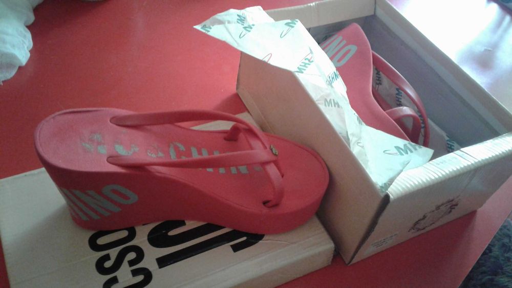 Продам сандалии + шлёпки