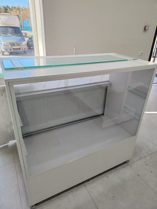 Новый Витринный холодильник