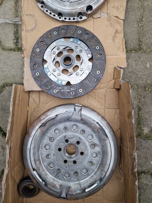 De vânzare chit ambreaj complet cu volanta pentru passat b8 1.400 benz